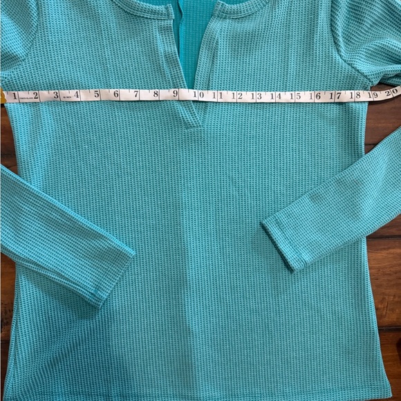 Zenana Outfitters New Without Tags Teal Long Sleeve Waffle V Neck Tee - Picture 3 of 5